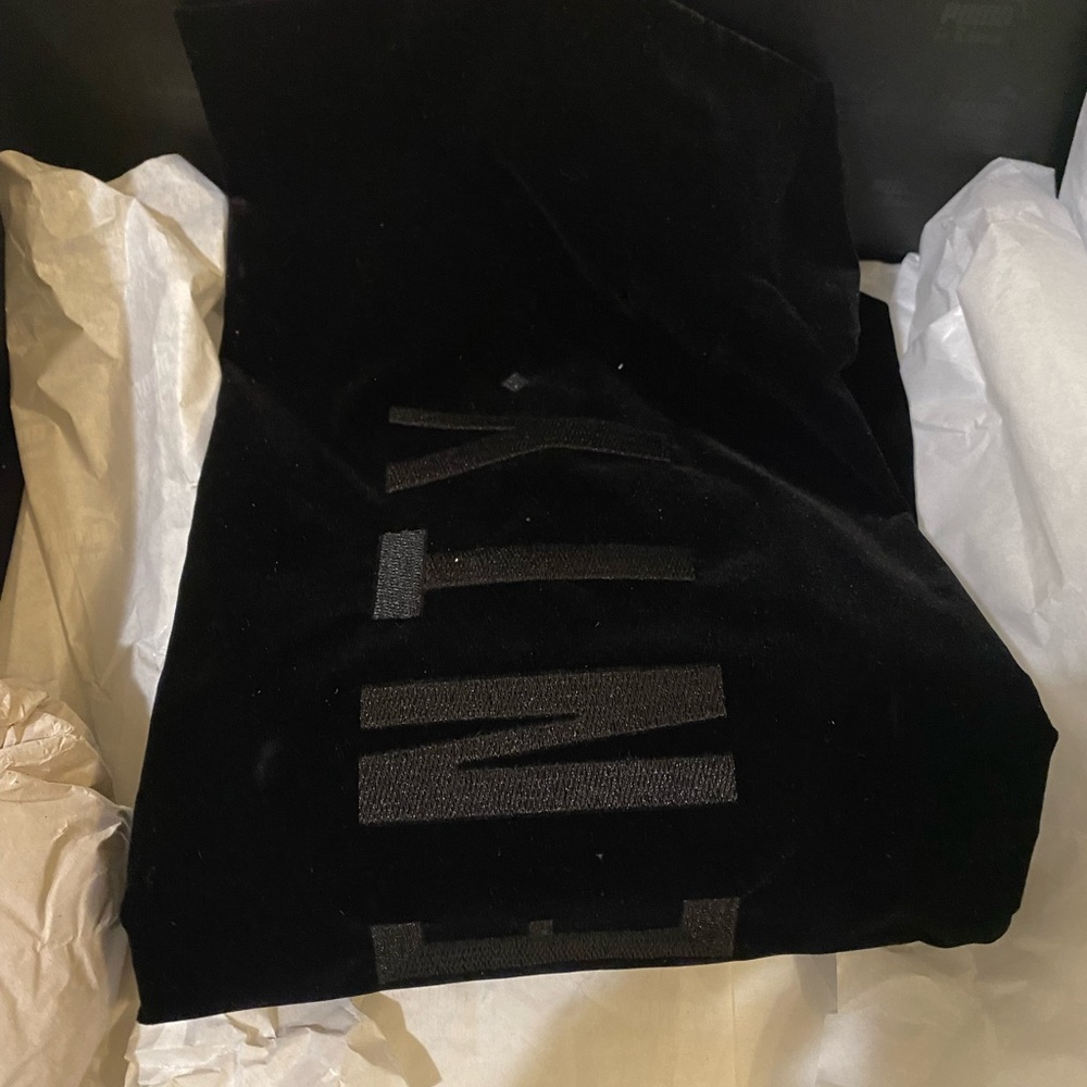 Puma (Fenty) 6.5, Black
